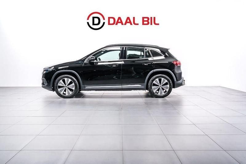 Svart Begagnad 2021 Mercedes EQA250 SUV | 329 700 kr (Dyr) - Bild 1/4