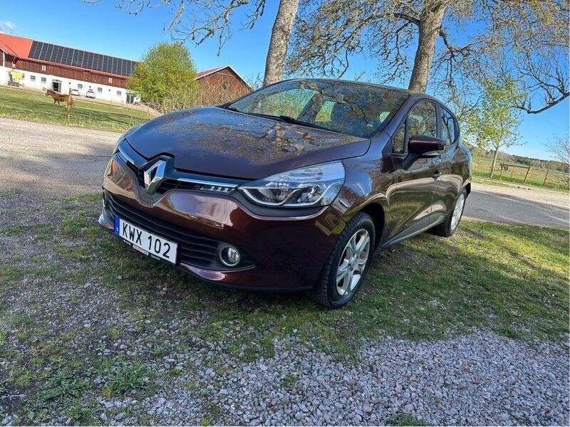 Brun Begagnad 2015 Renault Clio IV Halvkombi | 82 000 kr (Marknadspris) - Bild 1/4