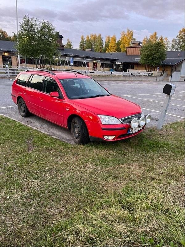 Röd Begagnad 2005 Ford Mondeo Futura Kombi | 3 000 kr (Bra pris) - Bild 1/4
