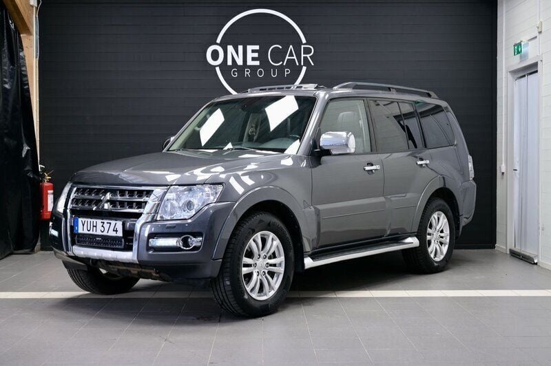 Grå Begagnad 2017 Mitsubishi Pajero SUV | 289 900 kr (Lite dyr) - Bild 1/4