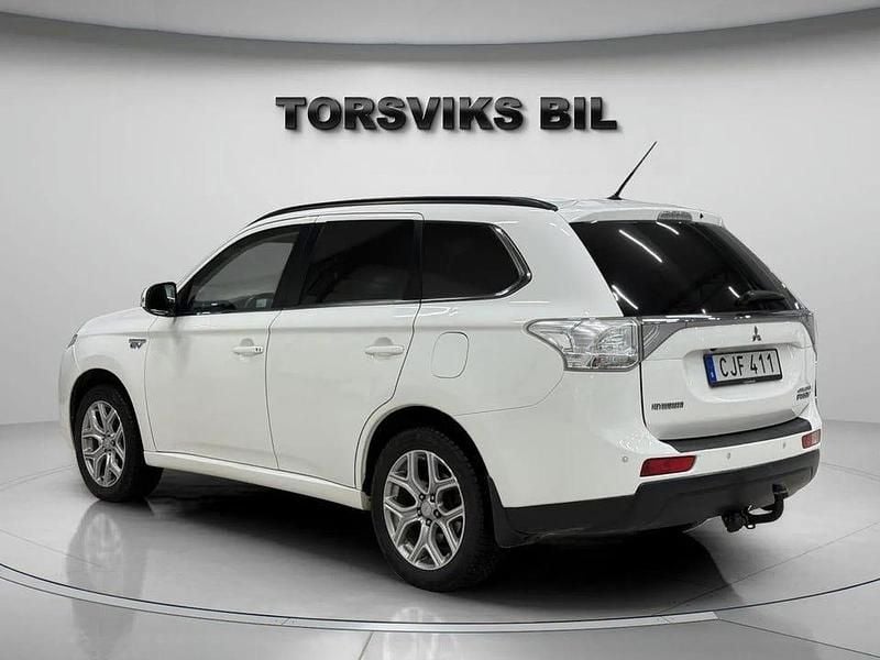 Begagnad Mitsubishi Outlander 203 HK (149 kW) 2014 Vit SUV