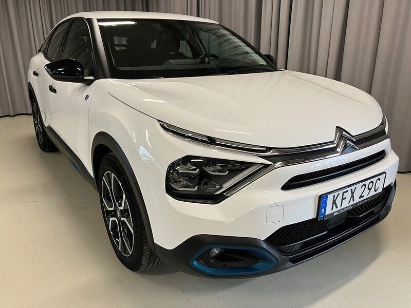 Vit Begagnad 2022 Citroën e-C4 Feel Halvkombi | 179 700 kr (Bra pris) - Bild 1/4