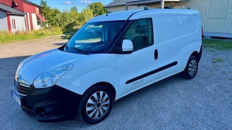 Vit Begagnad 2015 Opel Combo Minibuss | 45 000 kr (Marknadspris) - Bild 1/4
