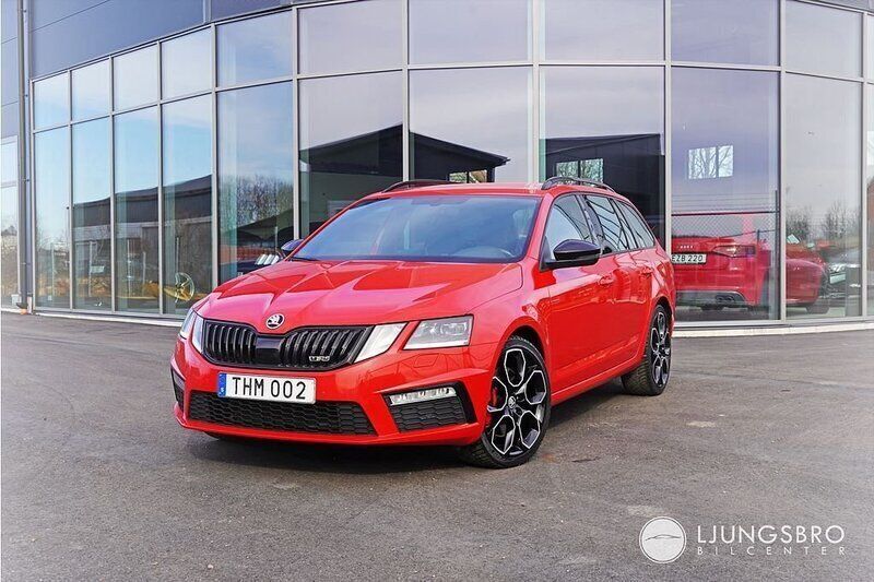 Röd Begagnad 2017 Skoda Octavia RS Kombi | 229 900 kr - Bild 1/4