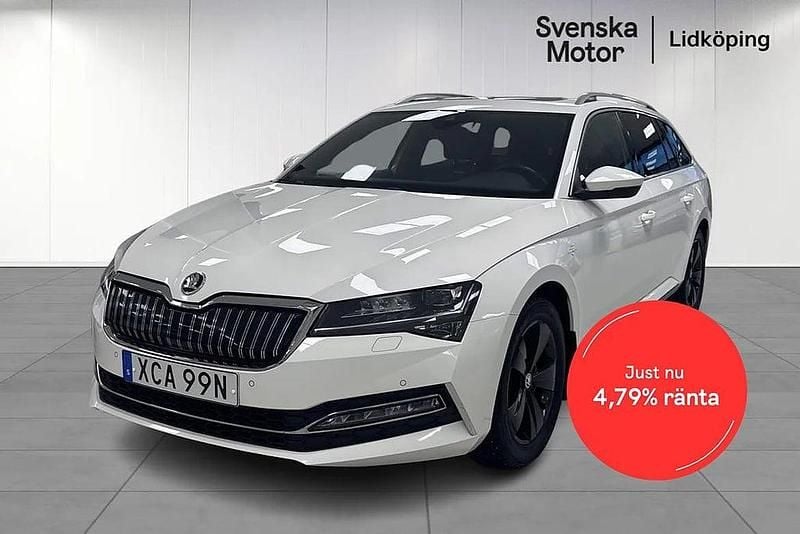 Vit Begagnad 2021 Skoda Superb Kombi | 289 200 kr (Lite dyr) - Bild 1/4