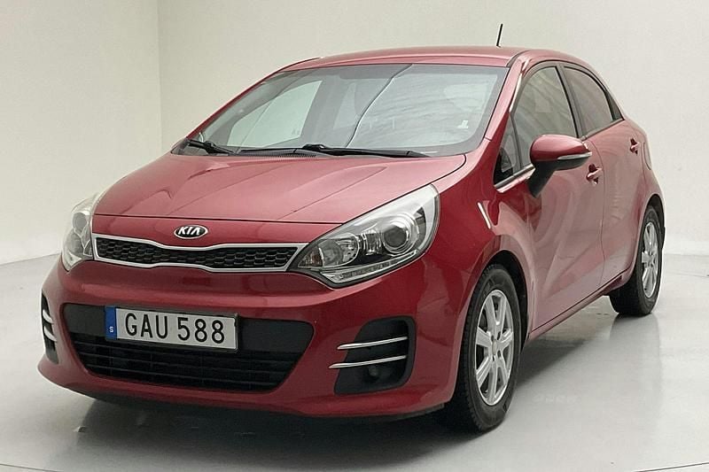 Röd Begagnad 2015 Kia Rio | 99 900 kr (Marknadspris) - Bild 1/4