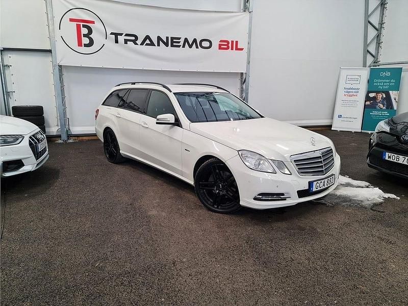 Vit Begagnad 2012 Mercedes E220 Classic | 79 900 kr (Dyr) - Bild 1/4