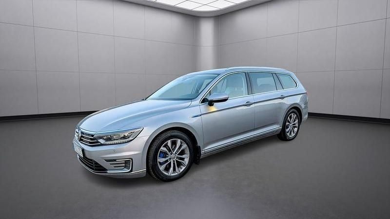 Silver Begagnad 2019 VW Passat GTE Kombi | 169 900 kr (Bra pris) - Bild 1/4
