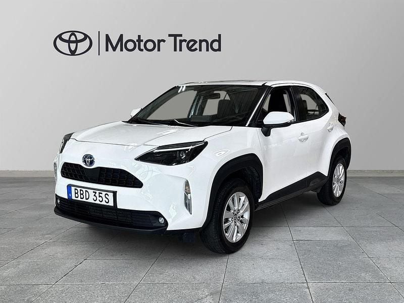 Vit Begagnad 2022 Toyota Yaris Cross Active SUV | 259 000 kr (Marknadspris) - Bild 1/4
