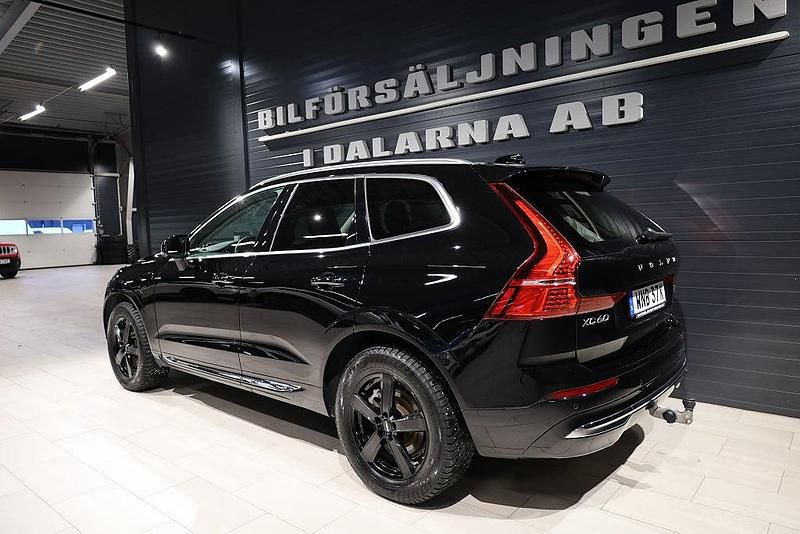 Begagnad Volvo XC60 Core 350 HK (257 kW) 2022 Svart SUV
