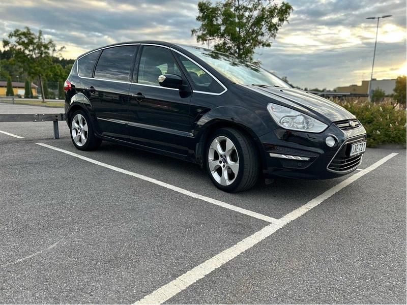 Svart Begagnad 2015 Ford S-MAX Business Edition Minibuss | 95 000 kr - Bild 1/3