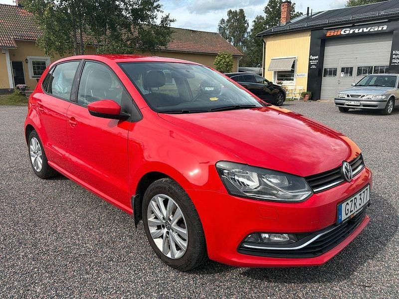 Röd Begagnad 2015 VW Polo Halvkombi | 99 900 kr (Lite dyr) - Bild 1/4