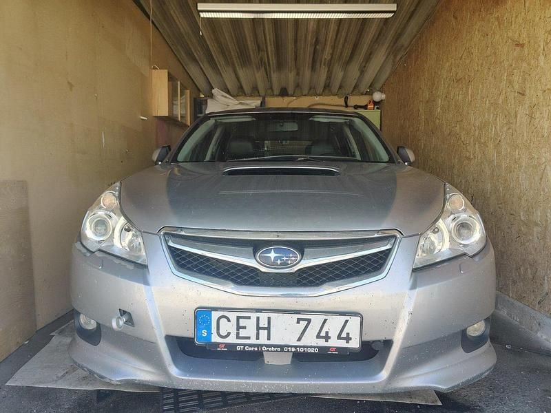 Silver Begagnad 2011 Subaru Legacy Kombi | 15 000 kr (Superpris) - Bild 1/4