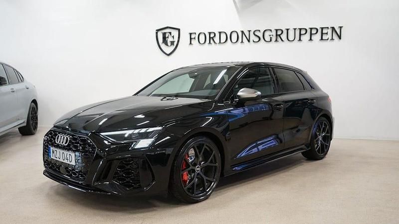 Begagnad Audi RS3 Sportback Design 400 HK (294 kW) 2024 Svart Halvkombi