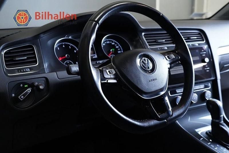 Begagnad VW Golf VII 110 HK (80 kW) 2018 Vit Kombi