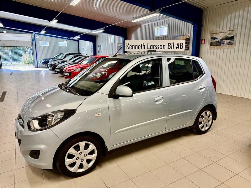 Silver Begagnad 2011 Hyundai i10 Premium Halvkombi | 49 000 kr (Lite dyr) - Bild 1/4