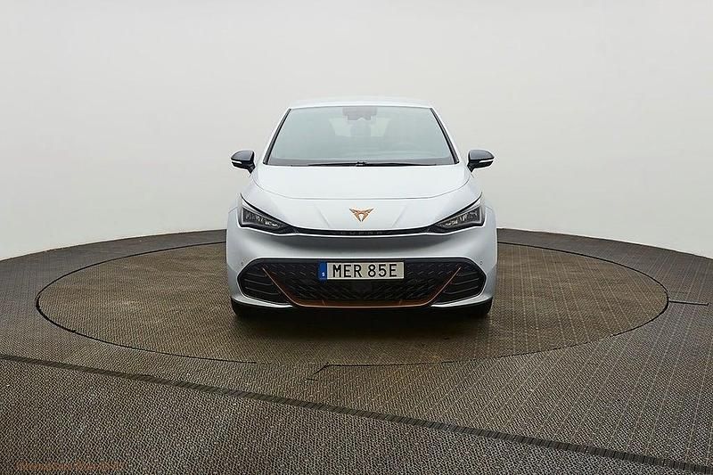 Begagnad Cupra Born e-Boost 170 kW (232 HK) 2023 Silver Halvkombi