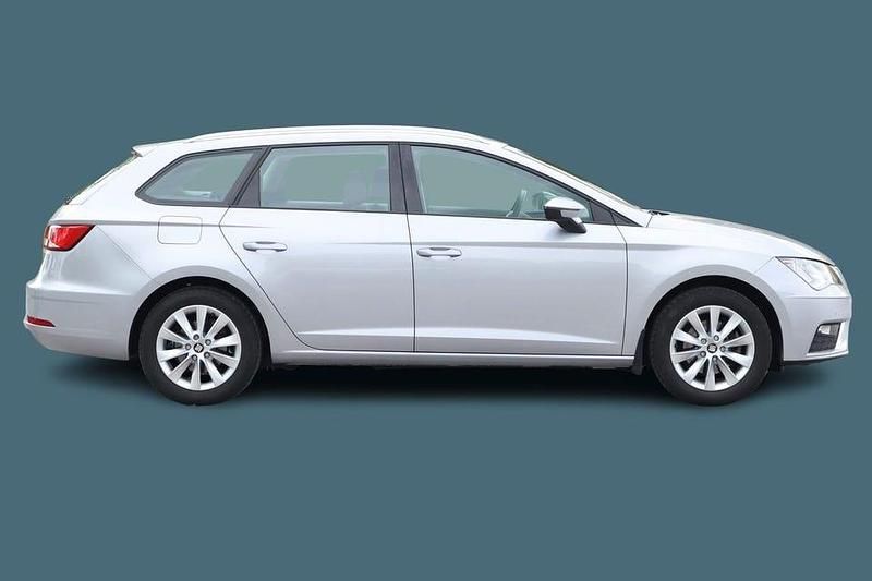 Begagnad Seat Leon ST Style 131 HK (96 kW) 2020 Silver Kombi