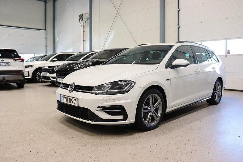 Vit Begagnad 2017 VW Golf VII R-line Kombi | 209 800 kr (Lite dyr) - Bild 1/4