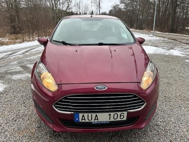 Metallic Begagnad 2013 Ford Fiesta | 35 000 kr (Marknadspris) - Bild 1/4