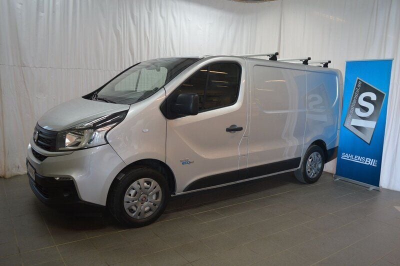 Grå Begagnad 2018 Fiat Talento Van | 149 000 kr (Marknadspris) - Bild 1/4