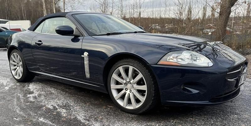 Blå Begagnad 2007 Jaguar XK Cab | 280 000 kr - Bild 1/4