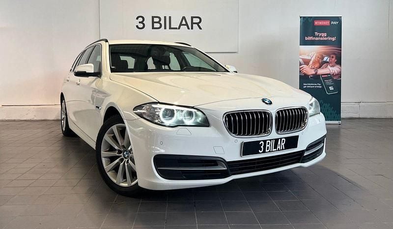 Vit Begagnad 2015 BMW 520 Kombi | 159 000 kr (Marknadspris) - Bild 1/4