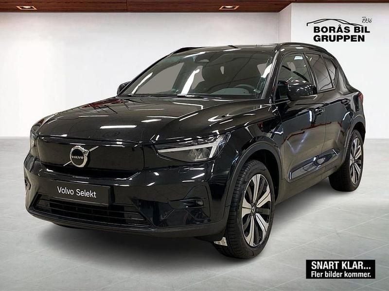 Svart Begagnad 2023 Volvo XC40 Plus SUV | 319 000 kr (Superpris) - Bild 1/3