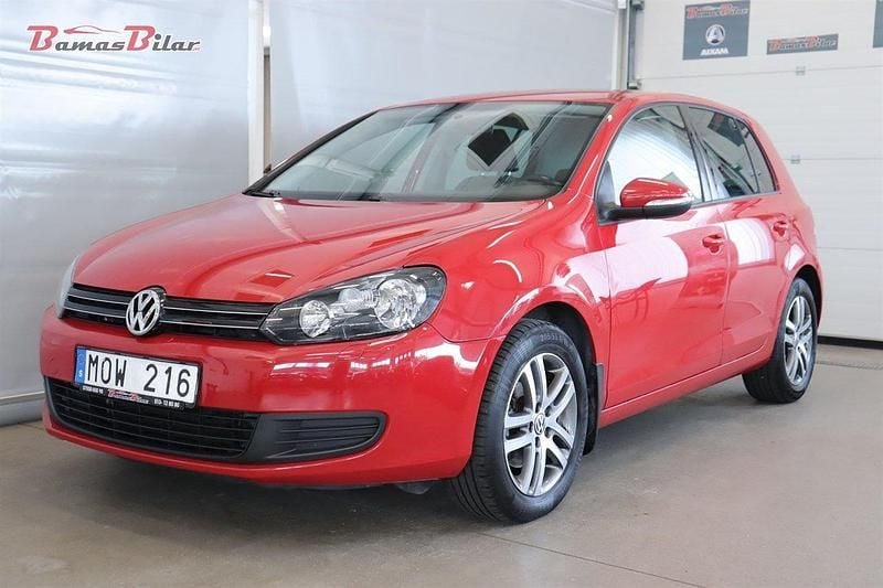 Röd Begagnad 2011 VW Golf VI Halvkombi | 89 900 kr (Marknadspris) - Bild 1/4