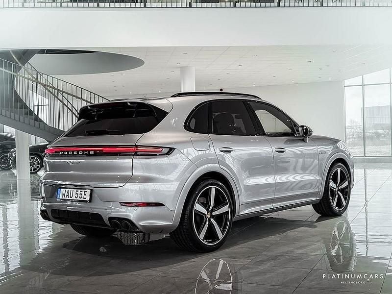 Begagnad Porsche Cayenne 305 HK (224 kW) 2023 Silver SUV