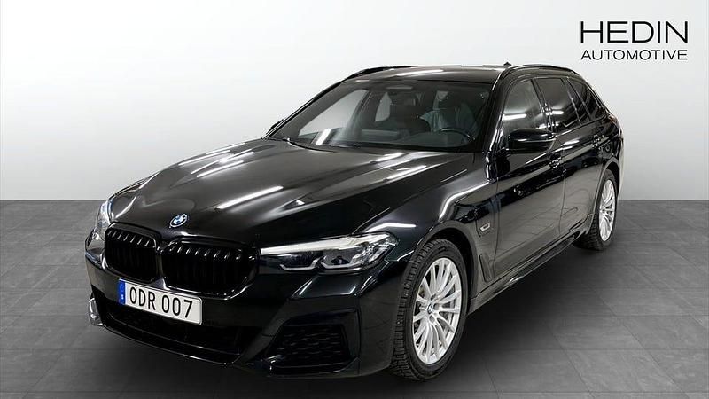 Svart Begagnad 2023 BMW 530 M Sport Kombi | 359 900 kr - Bild 1/4