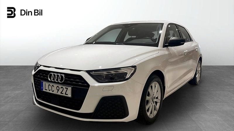 Vit Begagnad 2022 Audi A1 Sportback Proline Halvkombi | 224 900 kr (Marknadspris) - Bild 1/4