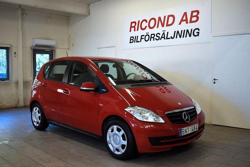Röd Begagnad 2010 Mercedes A160 Classic Halvkombi | 49 900 kr (Marknadspris) - Bild 1/4
