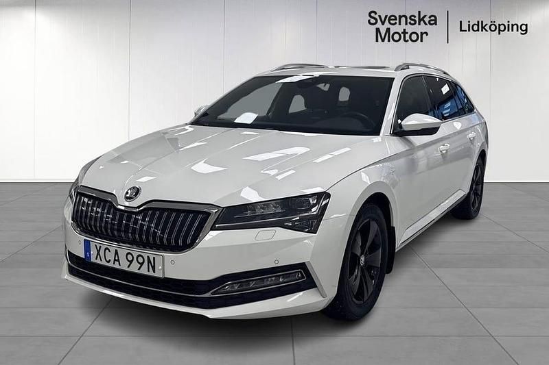Begagnad Skoda Superb LAURIN & KLEMENT 220 HK (161 kW) 2021 Vit Kombi