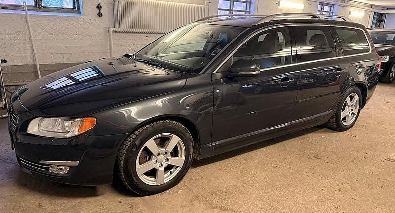 Begagnad Volvo V70 Summum 116 HK (85 kW) 2014 Grå Kombi