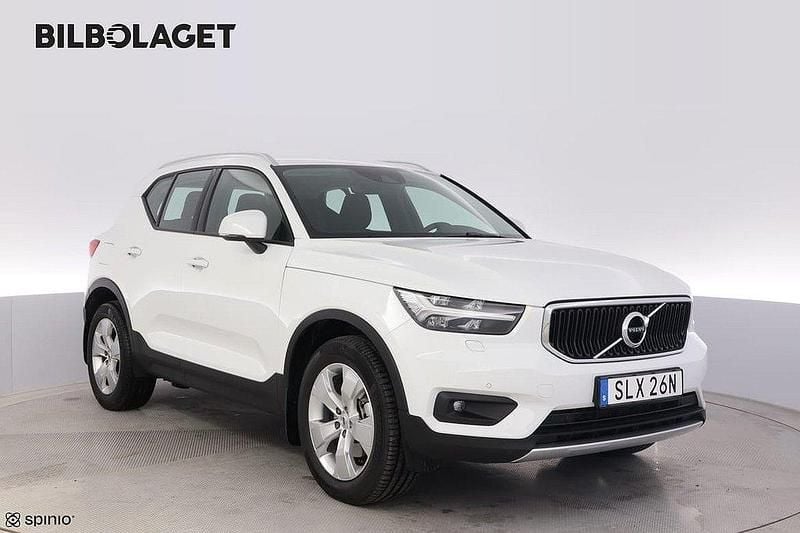 Vit Begagnad 2021 Volvo XC40 Pro SUV | 349 800 kr (Marknadspris) - Bild 1/4