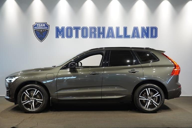 Grå Begagnad 2020 Volvo XC60 SUV | 389 900 kr (Marknadspris) - Bild 1/4