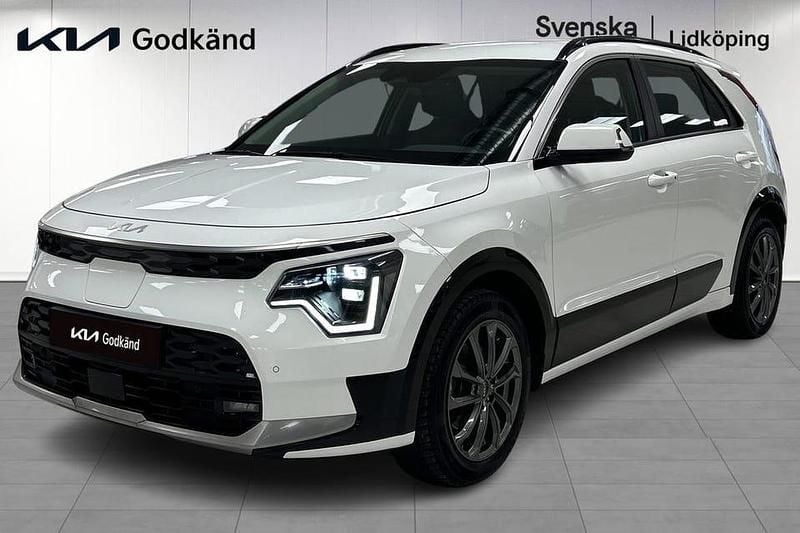 Vit Begagnad 2022 Kia e-Niro SUV | 299 200 kr (Marknadspris) - Bild 1/4