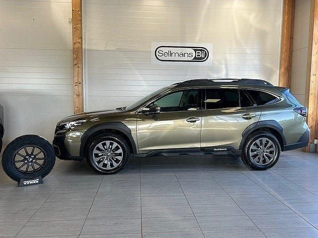 Grön Begagnad 2024 Subaru Outback SUV | 429 000 kr (Marknadspris) - Bild 1/4