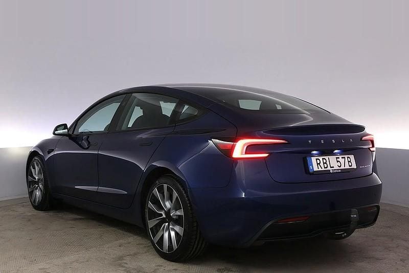 Begagnad Tesla Model 3 Long Range AWD 366 kW (498 HK) 2023 Blå Sedan