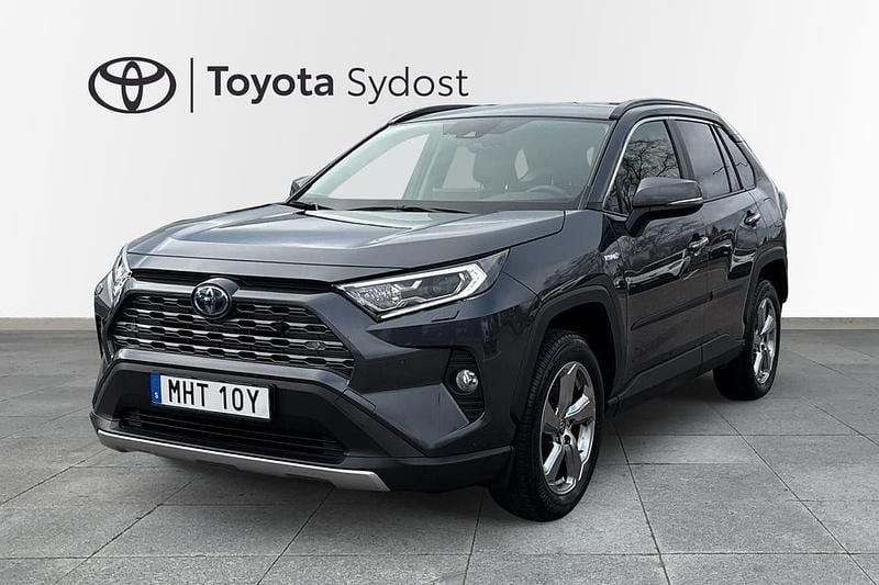 Mörkgrå (dark grey metallic) Begagnad 2021 Toyota RAV4 Hybrid Executive SUV | 355 000 kr (Bra pris) - Bild 1/3