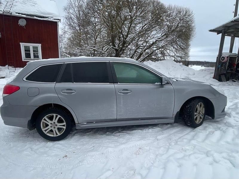 Begagnad Subaru Legacy 150 HK (110 kW) 2010 Kombi
