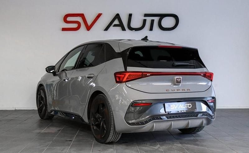 Begagnad Cupra Born e-Boost 169 kW (231 HK) 2022 Grå Halvkombi