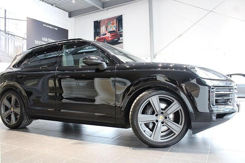 Begagnad Porsche Cayenne 305 HK (224 kW) 2023 Svart SUV