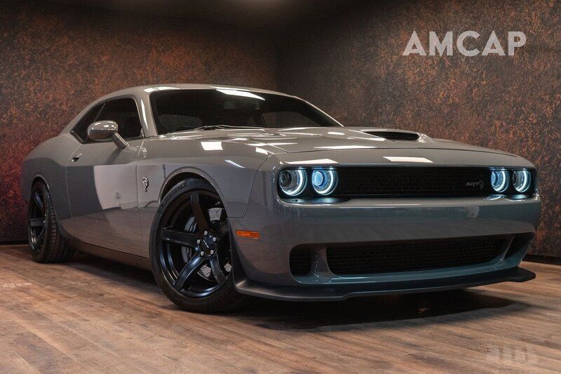 Grå Begagnad 2018 Dodge Challenger Sportkupé | 739 500 kr - Bild 1/4