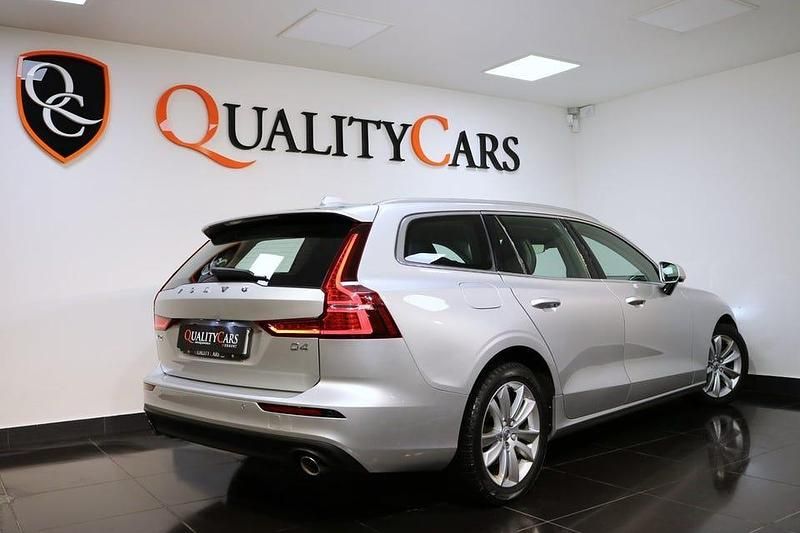 Begagnad Volvo V60 Momentum 190 HK (139 kW) 2020 Silver Kombi