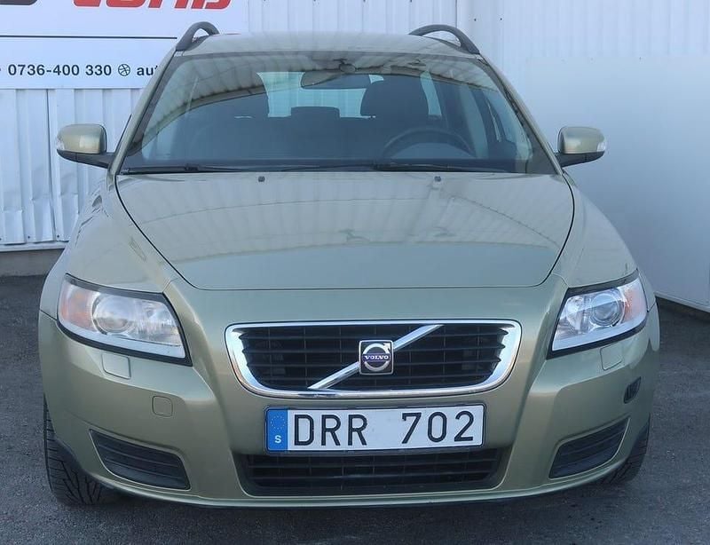 Begagnad Volvo V50 Kinetic 146 HK (107 kW) 2008 Grön Kombi