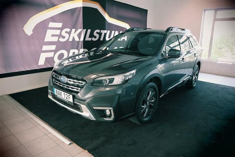 Grå Begagnad 2021 Subaru Outback SUV | 309 900 kr (Marknadspris) - Bild 1/4