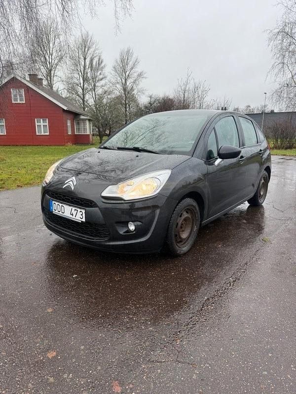 Svart Begagnad 2010 Citroën C3 Halvkombi | 29 900 kr (Marknadspris) - Bild 1/4