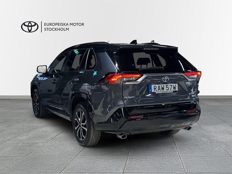 Begagnad Toyota RAV4 Premium 306 HK (225 kW) 2023 Grå metallic/svart tak SUV